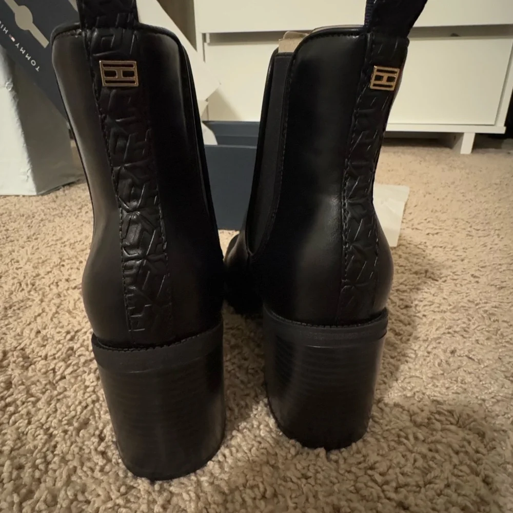 Tommy Hilfiger Womens Chelsea Boots women’s size 8
